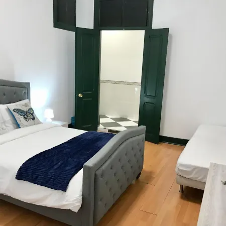 Sublime Gray Bedroom 아파트 *